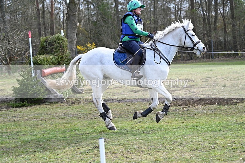 WJ7_0048 - Time 10:13 to 10:38 Times at the Fence