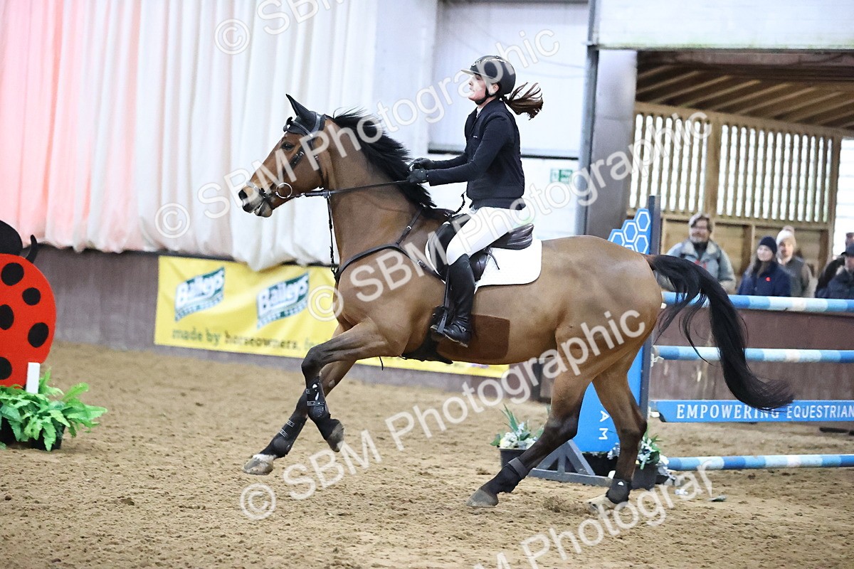 SBM_010205 - Class 25 - Equestrian Senior Foxhunter 1.20m