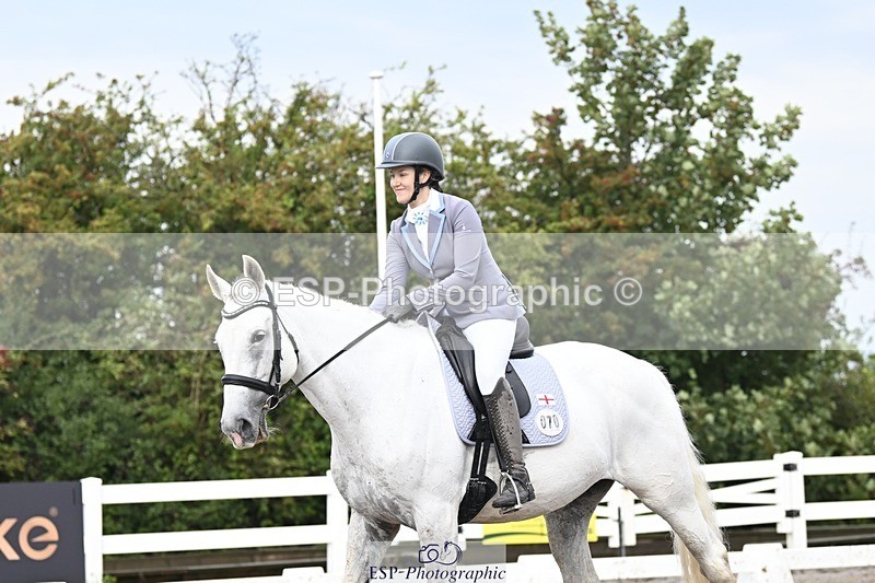 250907-105155-06381 - 070-Charlotte.DoreyDeards.Silver.Bounce