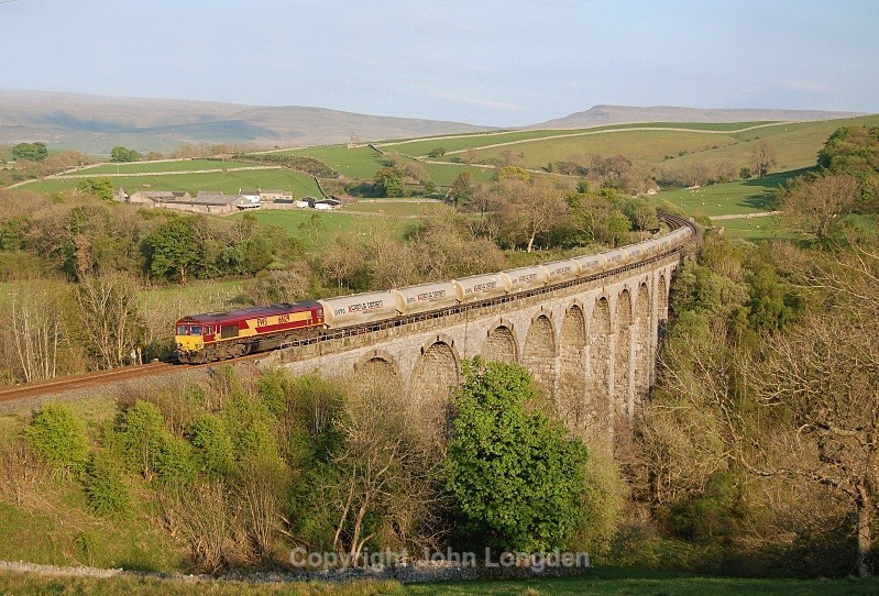 28.4.11 66129 6S00 Clitheroe - Mossend, Smardale Viaduct - Smardale viaduct