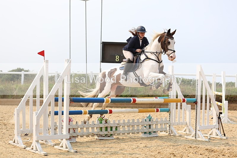 3E7A2500 - Class 8: Senior Newcomers/1.10m open