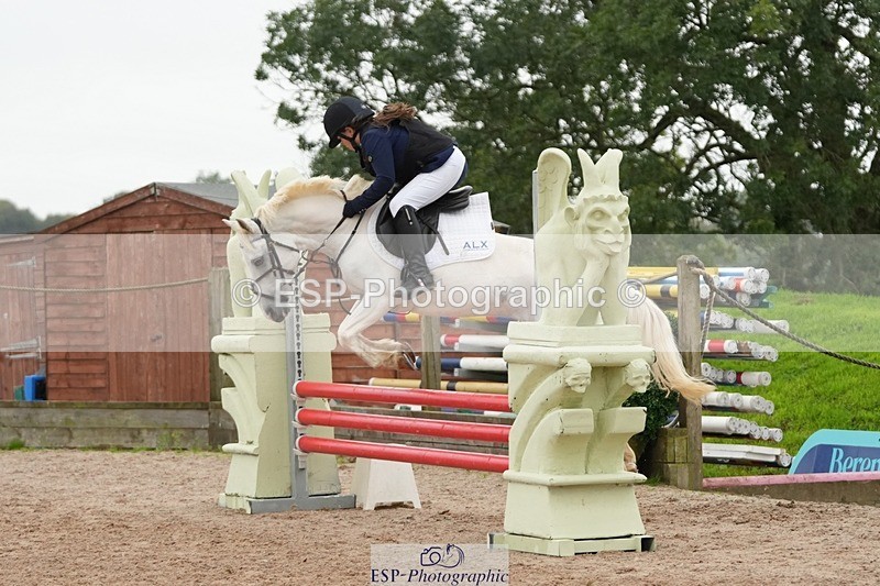 250920-161240-01575 - Cls 22 Pony Intro 90cm Derby
