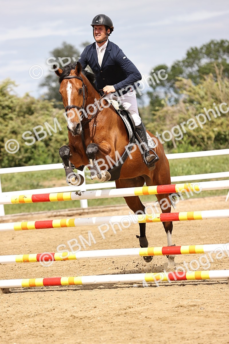 SBM_003437 - Class 11 - Senior Newcomers - 1.10m