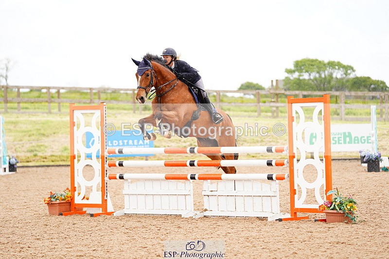 240526A-120634-07951 - Cls 26 Chard Equ 1.05m and 1.10m Grand Prix