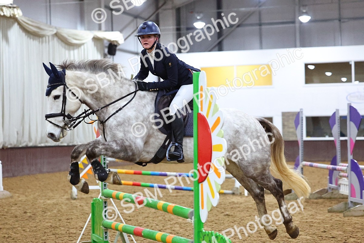 SBM_002898 - Class 6 - Holly & Ivy Stakes - 90cm