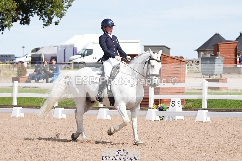 250906-140008-03832 - 067-Laura.PercyConobola.Cascade