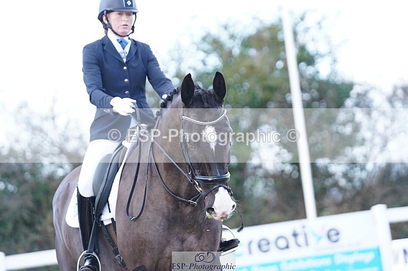 241214-125806-00548 - 144-Natasha.Rumble-Week.Orchard.Leo