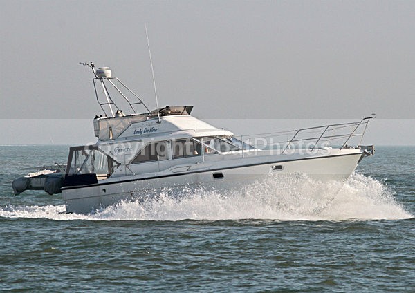 110930 LADY DE VERE IMG_0038 - Flybridge Cruisers