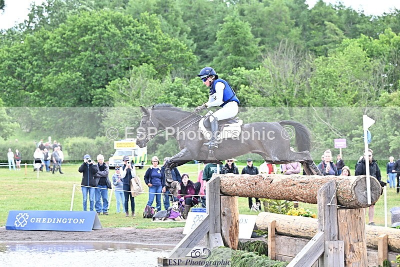 250525A-121805-15972 - D-409-Kirsty.Chabert-HERALDIKS.GIRL.OPPOSITION