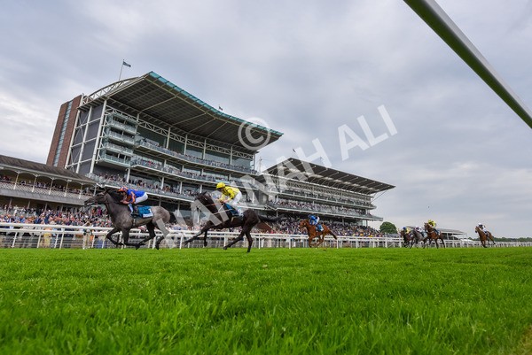 160524-Race 7-London City-2-4 - Race 7 5.20pm Collective Green Energy Handicap