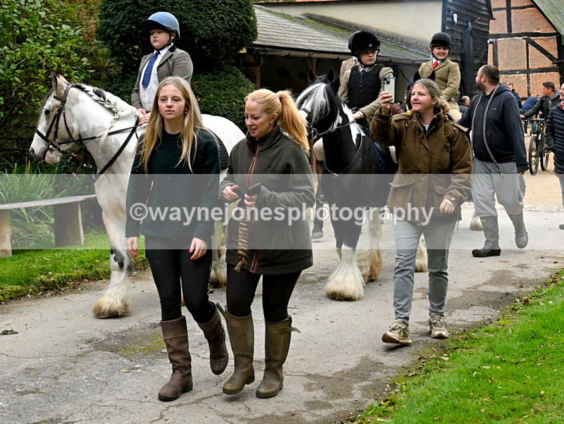 WJ7_6409 - Berks & Bucks - Children's Meet - The Old Farmhouse – Steventon.