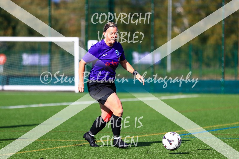 1DX20384 - 2025-10-05 FC Abbey Meads Ladies V Purton  Kingsdown FC Ladies