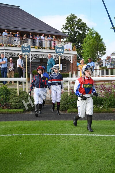 yr23072021r1-2 - Race 1 6.00pm John Wright Electrical Silk Series Lady Riders Handicap