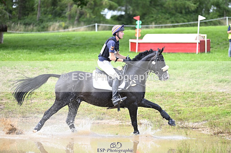 240804-155330-18441 - 616-Max_Forster-HEVANS_ROYAL_REVOLUTION