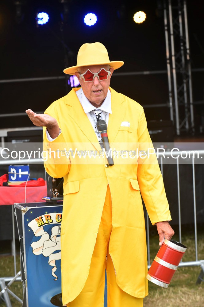 SH4_9413 - Mr Cosmo.