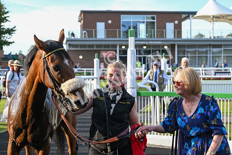 160924-Race 8-Sparkling Red-3439 - Race 8