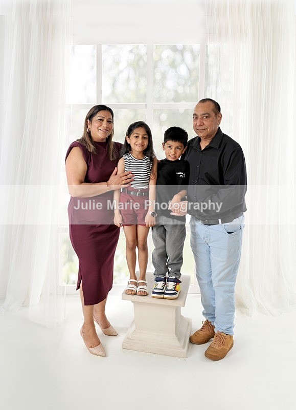 DSC_0912window - family