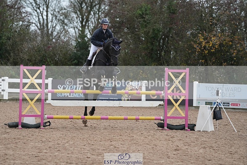 251109-113401-03578 - Cls 20 Newcomers and 1.10m Open