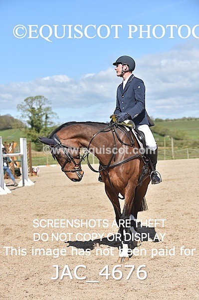 JAC_4676 - CLASS 11 SAT Andrew Hamilton Coach, RHS Foxhunter Championship Qualifier
