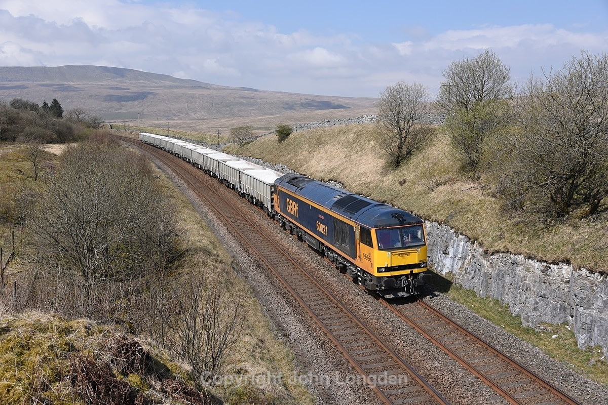 JL - 21.4.23 60021 6F69 Ribblehead - Tuebrook, Salt Lake Cottages - Salt Lake Cottages