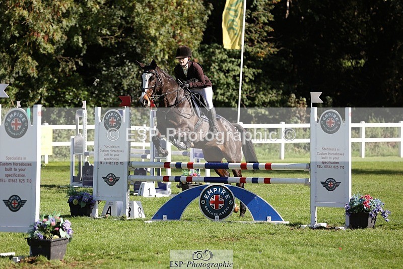 231022-124913-27362 - 427-COMBE.BREEZE-Gemma.Wells-TrotUp+SJ