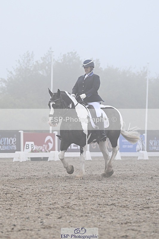 250907-145645-08980 - 106-Lucy.HamblettGalliano.Gold.Dust