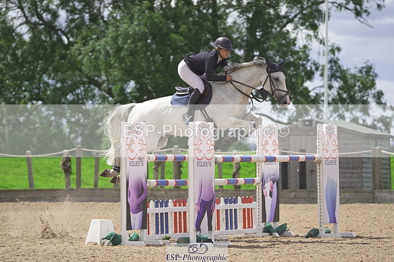 230806A-131142-02158 - Cls 14 Snr Foxhunter & 1.20m Open