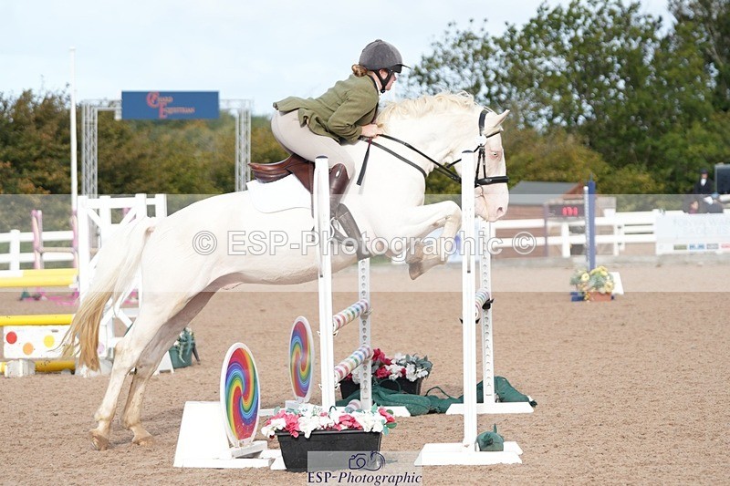 251005-101438-02493 - Cls 22 British Novice and 90cm