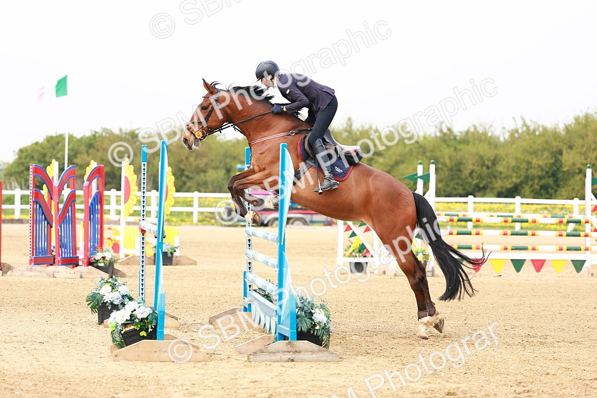  - Class 19 - Senior Foxhunter - 1.20m