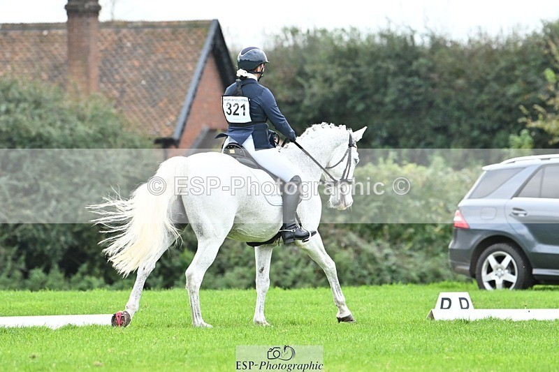241024-120023-02583 - 321-Hannah.Underhill-DONBEG.GREY