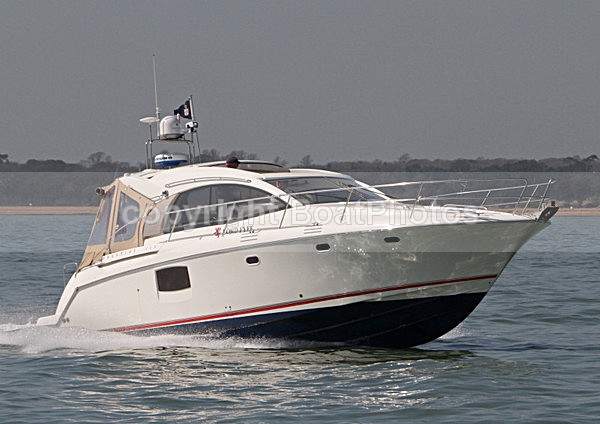 110410 LORD FYFE JEANNEAU PRESTIGE 38S IMG_0744 - Motorboats - Hardtop
