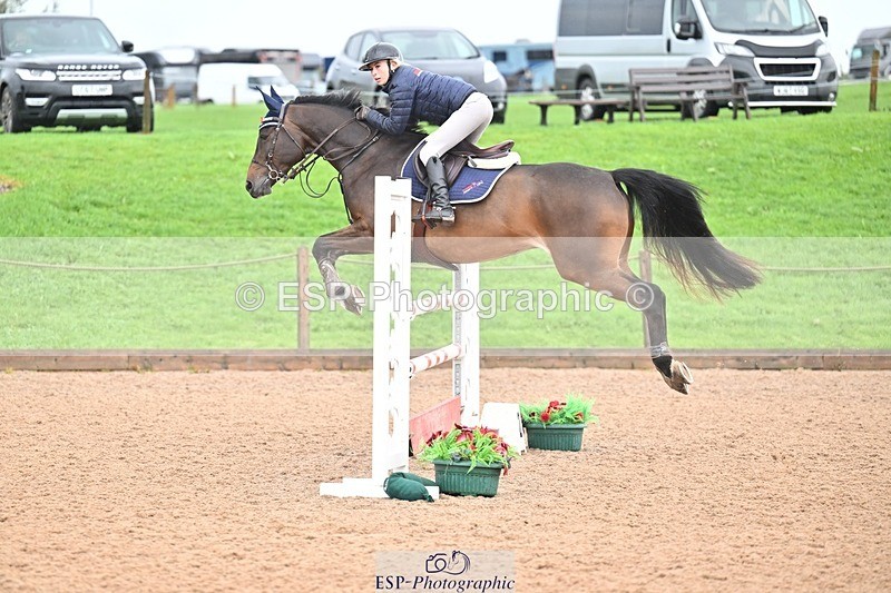 251003-133844-01173 - Cls 3 Foxhunter and 1.20m