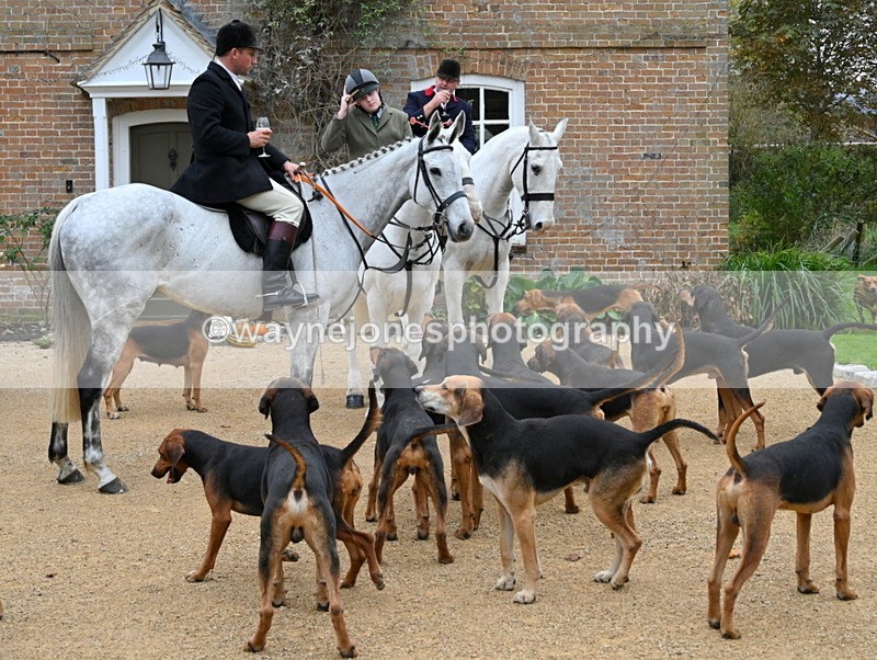 WJ7_6230 - Berks & Bucks - Children's Meet - The Old Farmhouse – Steventon.