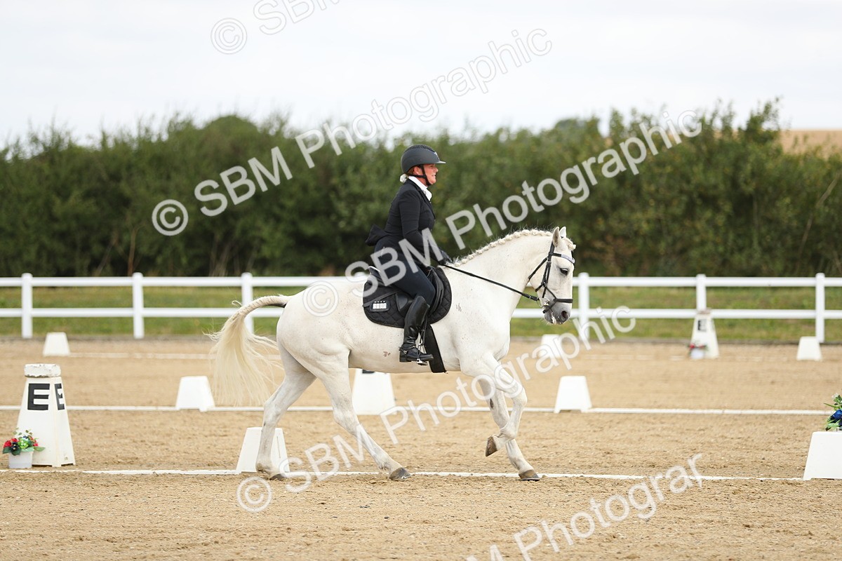 SBM_016325 - Class 13 - Novice 23 - 11.25-12.35