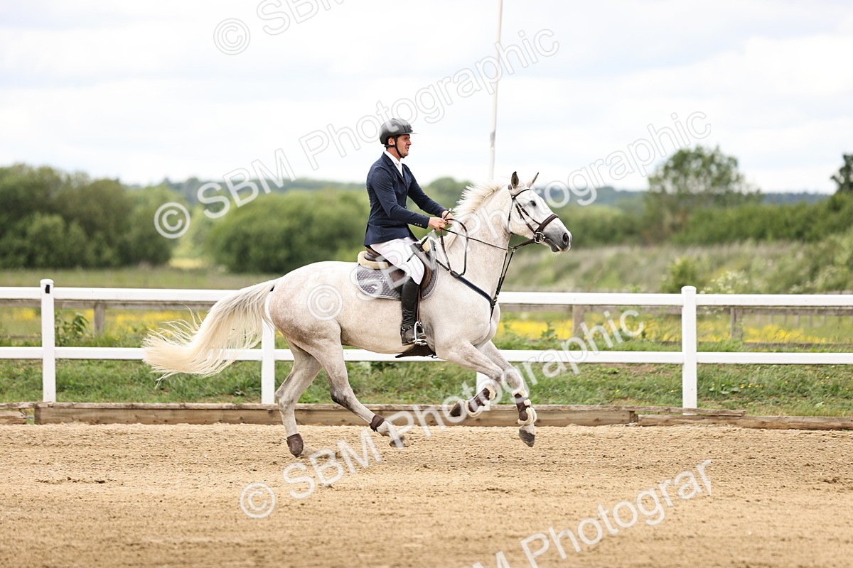 SBM_003011 - Class 11 - Senior Newcomers - 1.10m