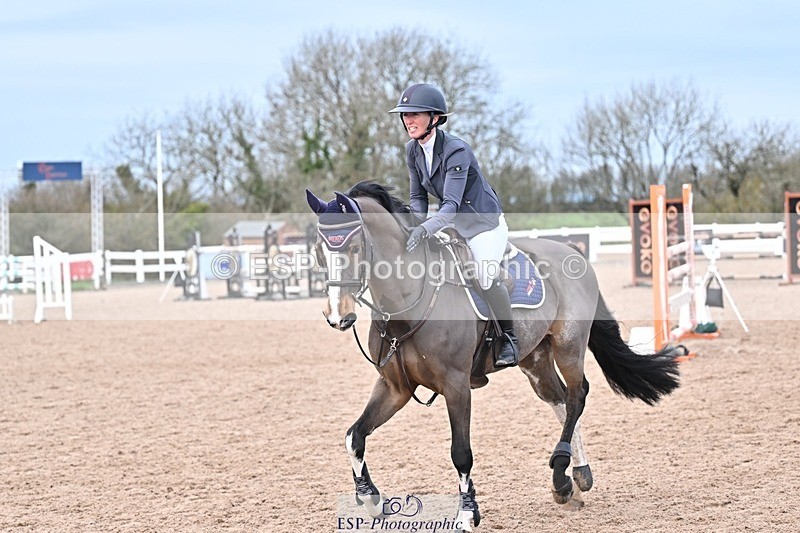 251126-134106-00611 - Cls 5 Foxhunter and 1.20m