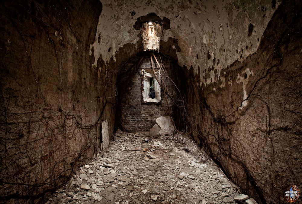 Brown cell, Holmesburg Prison, Philadelphia PA | Abandoned America by Matthew Christopher