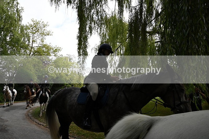 WJ6_4034 - Berks & Bucks - The Old farmhouse - Hound Exercise 20-08-25