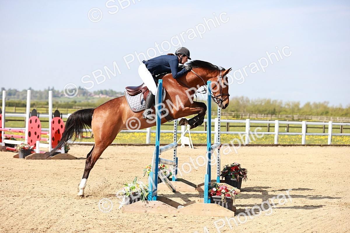  - Class 21 - Senior British Novice - 90cm
