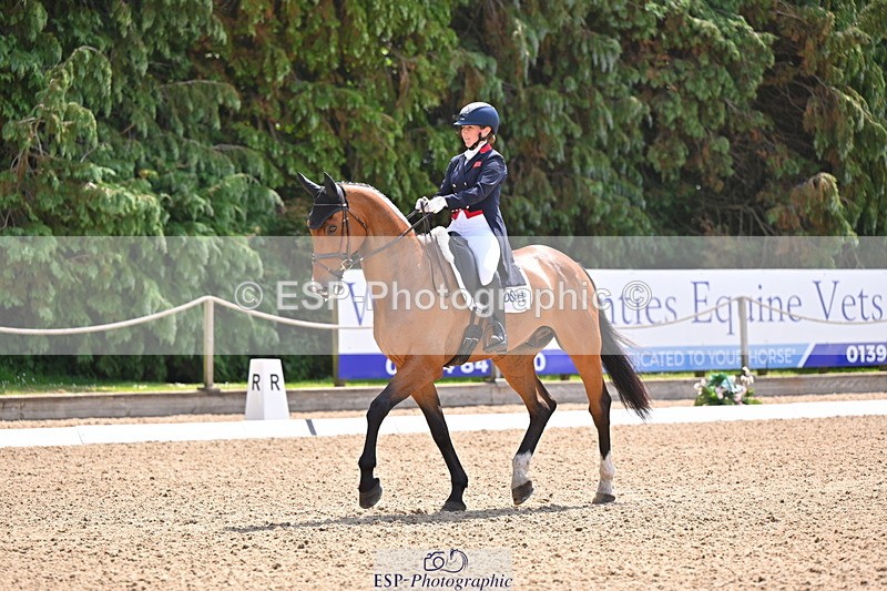 250523A-122518-06533 - D-468-Laura.Collett-LONDON.52