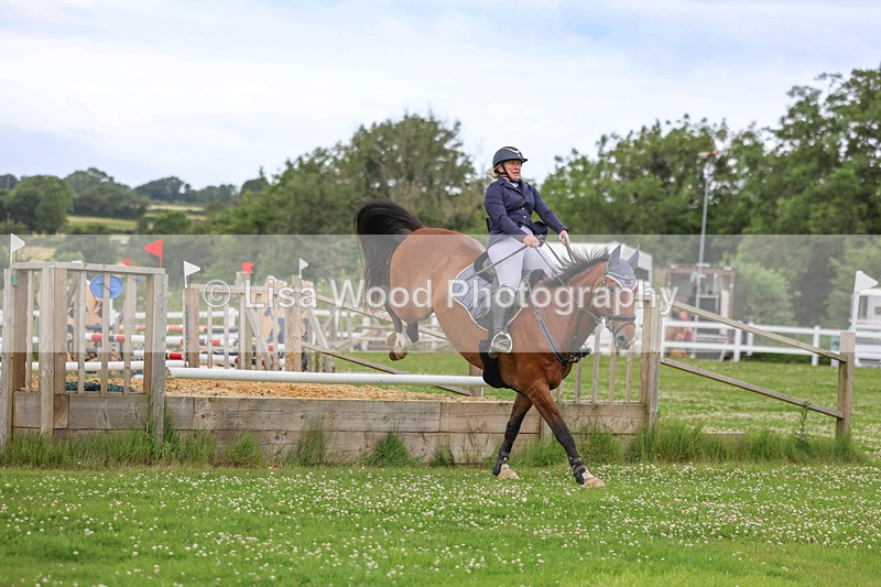 3E7A3918 - Class 6: Hawkins Motors Senior 1.00m Derby