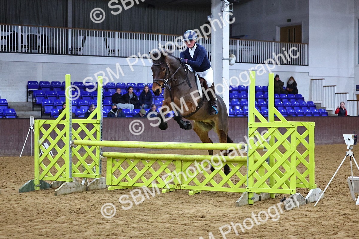 SBM_002586 - Class 6 - Holly & Ivy Stakes - 90cm