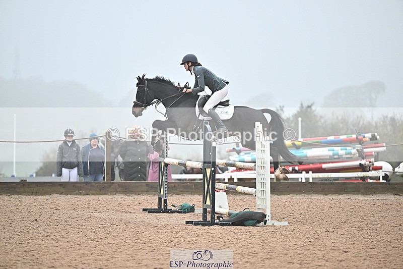 241103A-101926-06613 - SUN Cls 18 British Novice and 90cm Open