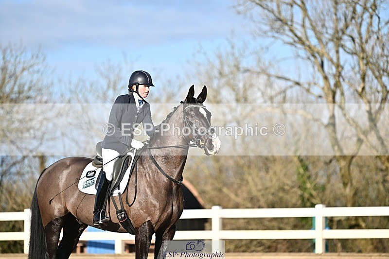 241214-111321-01333 - 144-Natasha.Rumble-Week.Orchard.Leo