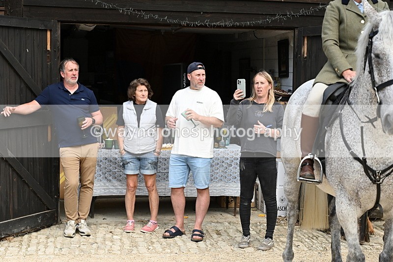 WJ6_3842 - Berks & Bucks - The Old farmhouse - Hound Exercise 20-08-25