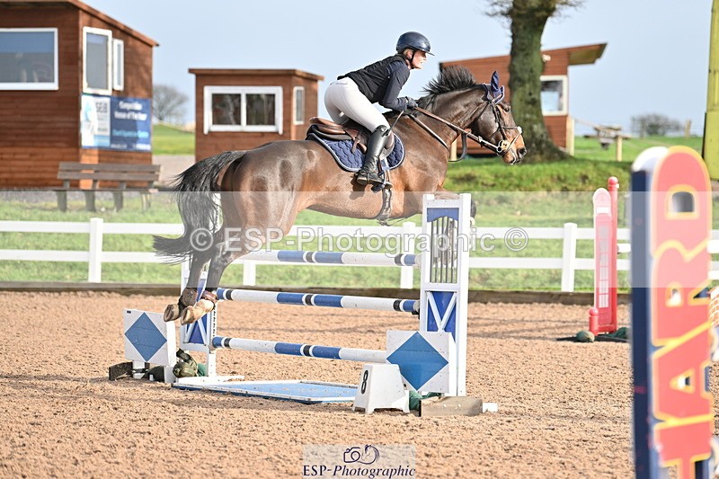 231209A-123729-01792 - Cls 12 Newcomers & 1.10m Open