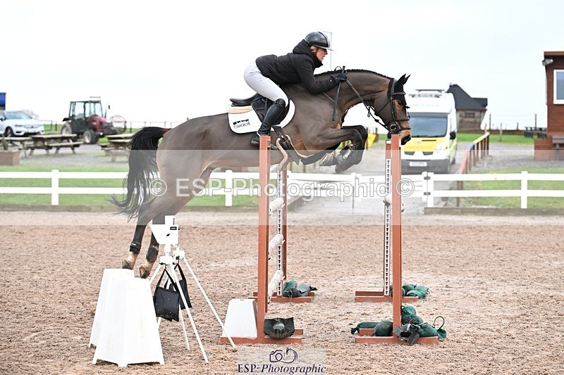 251206-133237-01126 - Cls 13 Snr Foxhunter and 1.20m