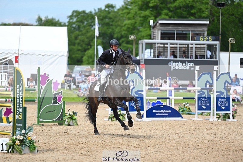 240525-144530-15853 - 507-DASSETT_ROCK_STAR-Tom_D_Crisp