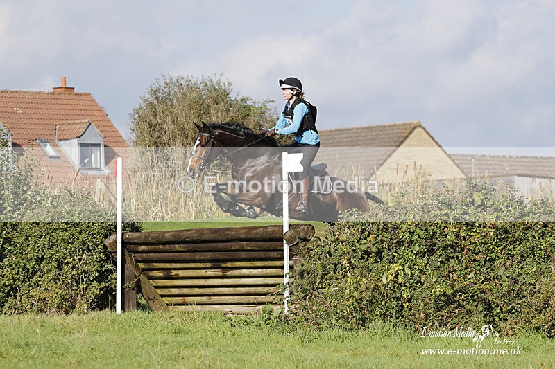  WWHT 171021 3843 - Open (1.00m)  17/10/21