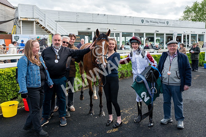 110526-Race 6-Betties Bay-6840 - Race 6 5.00pm Racing Again 21st May Fillies' Handicap